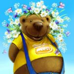 Мишка в желтой майке и с цветами